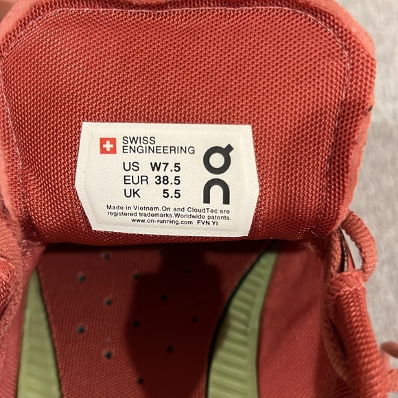 On Running Cloudflow women’s 7.5 guava/dustrose - Picture 6 of 7